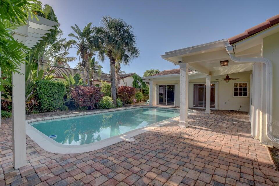 885 NW 7th Street