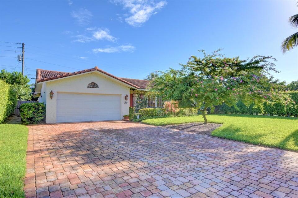 885 NW 7th Street