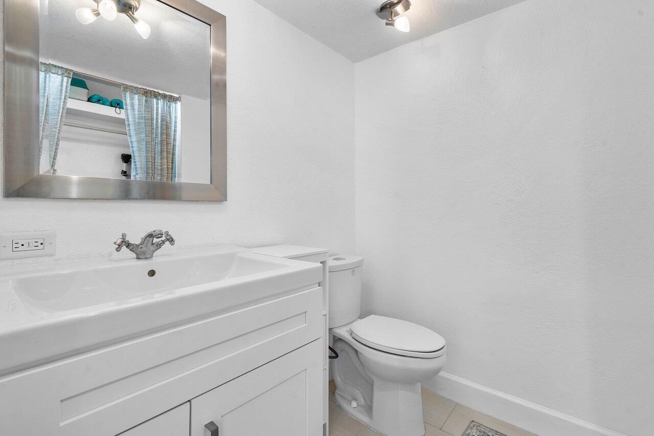 1040 Banyan Road 2010