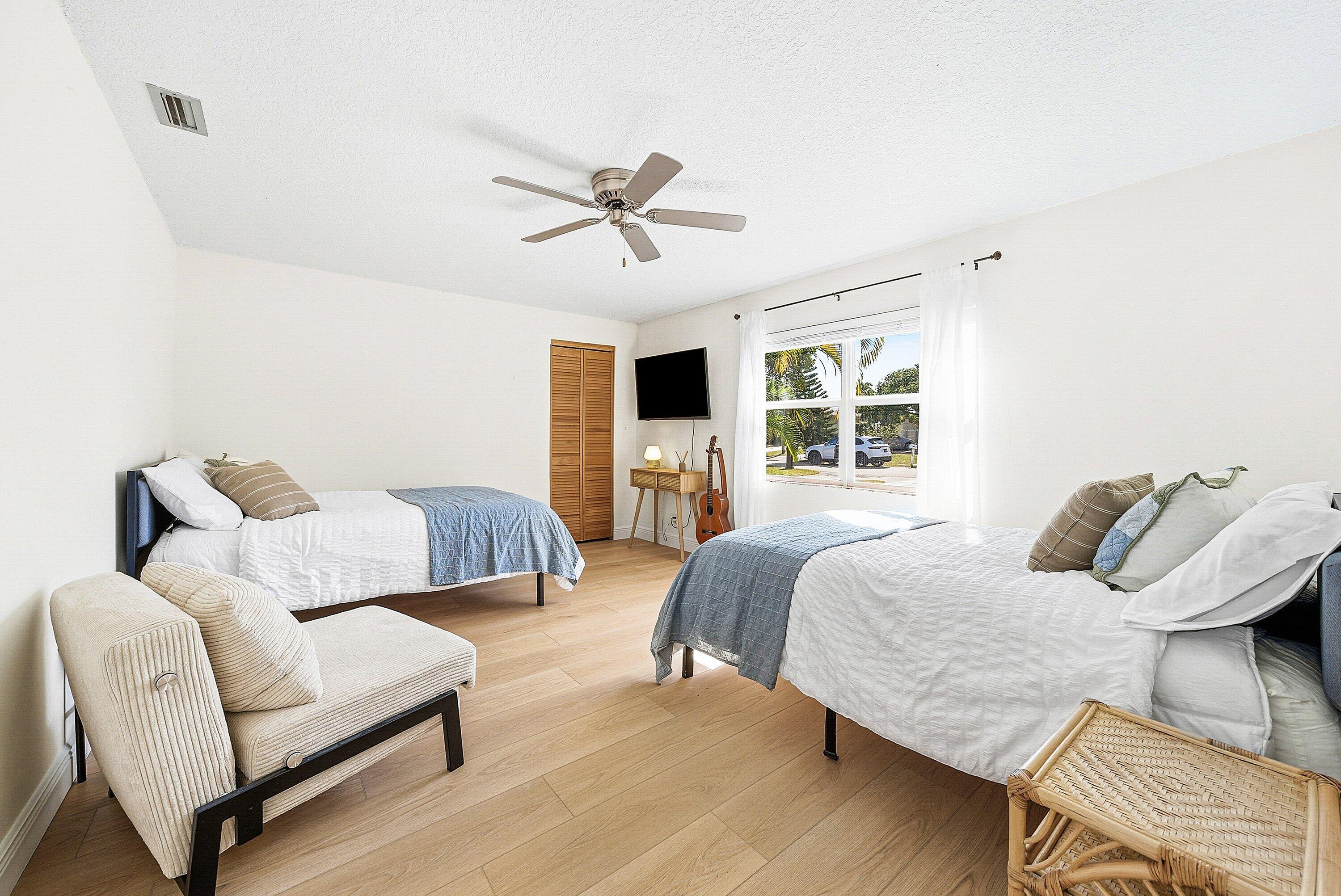 435 NE 35th Street