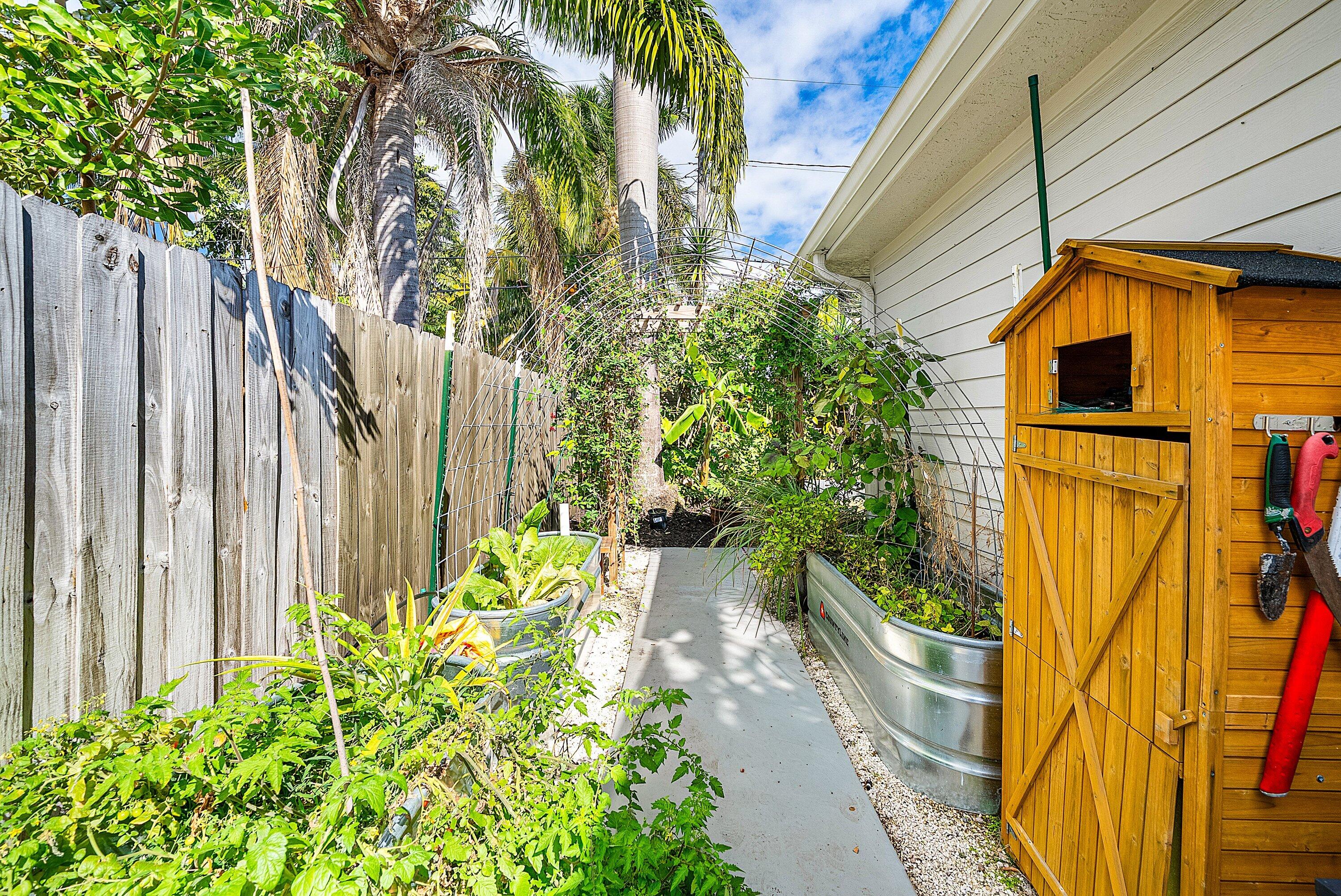 435 NE 35th Street