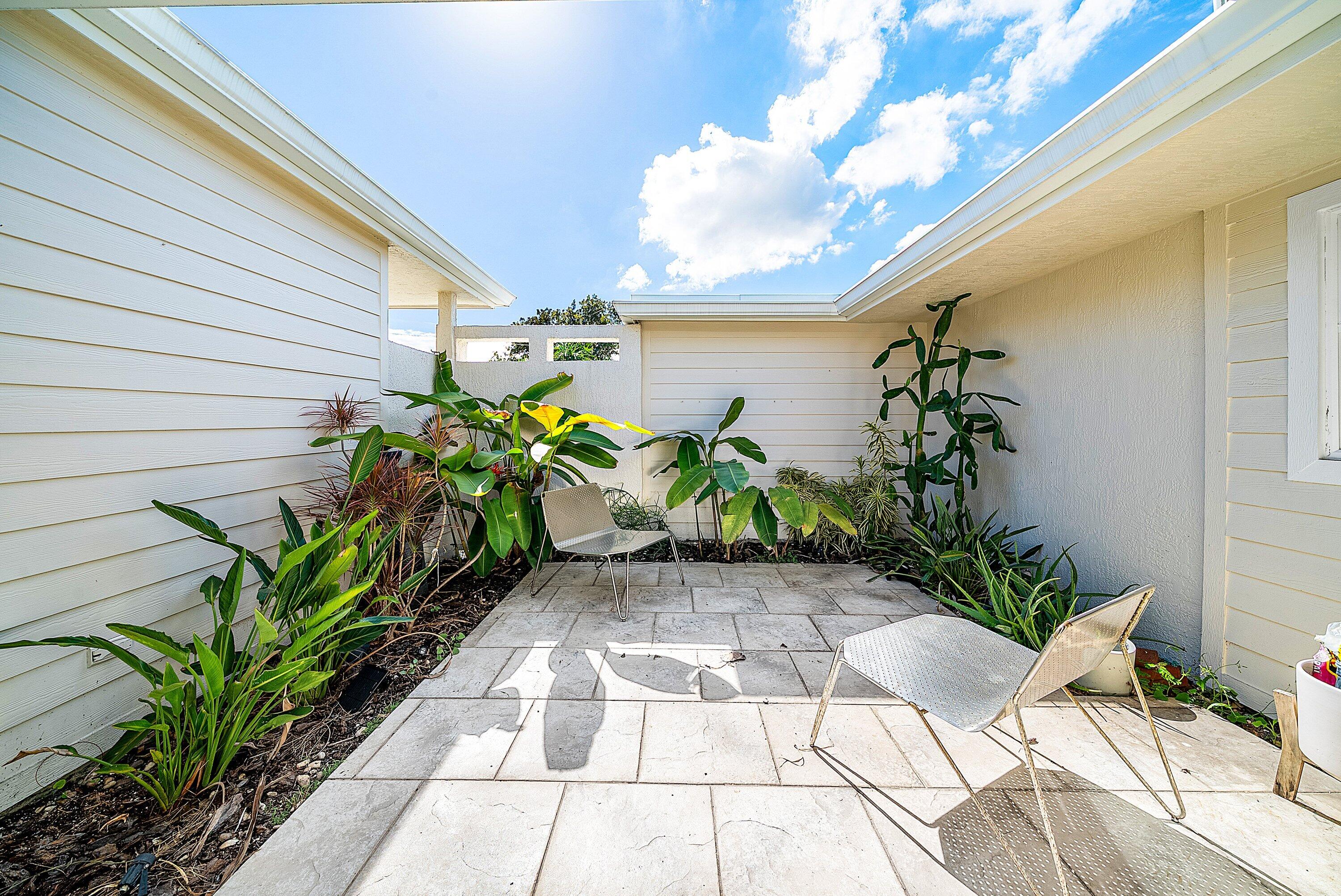 435 NE 35th Street