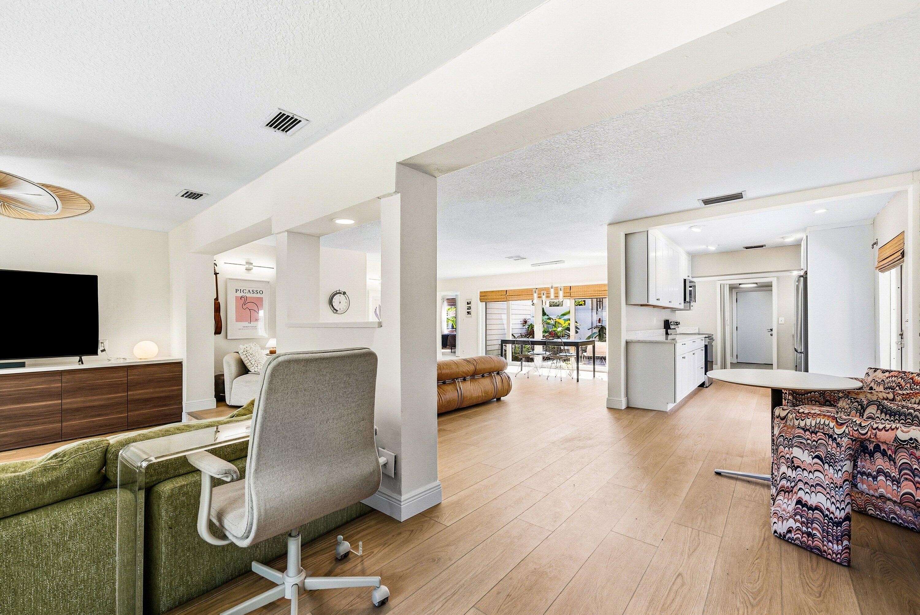 435 NE 35th Street