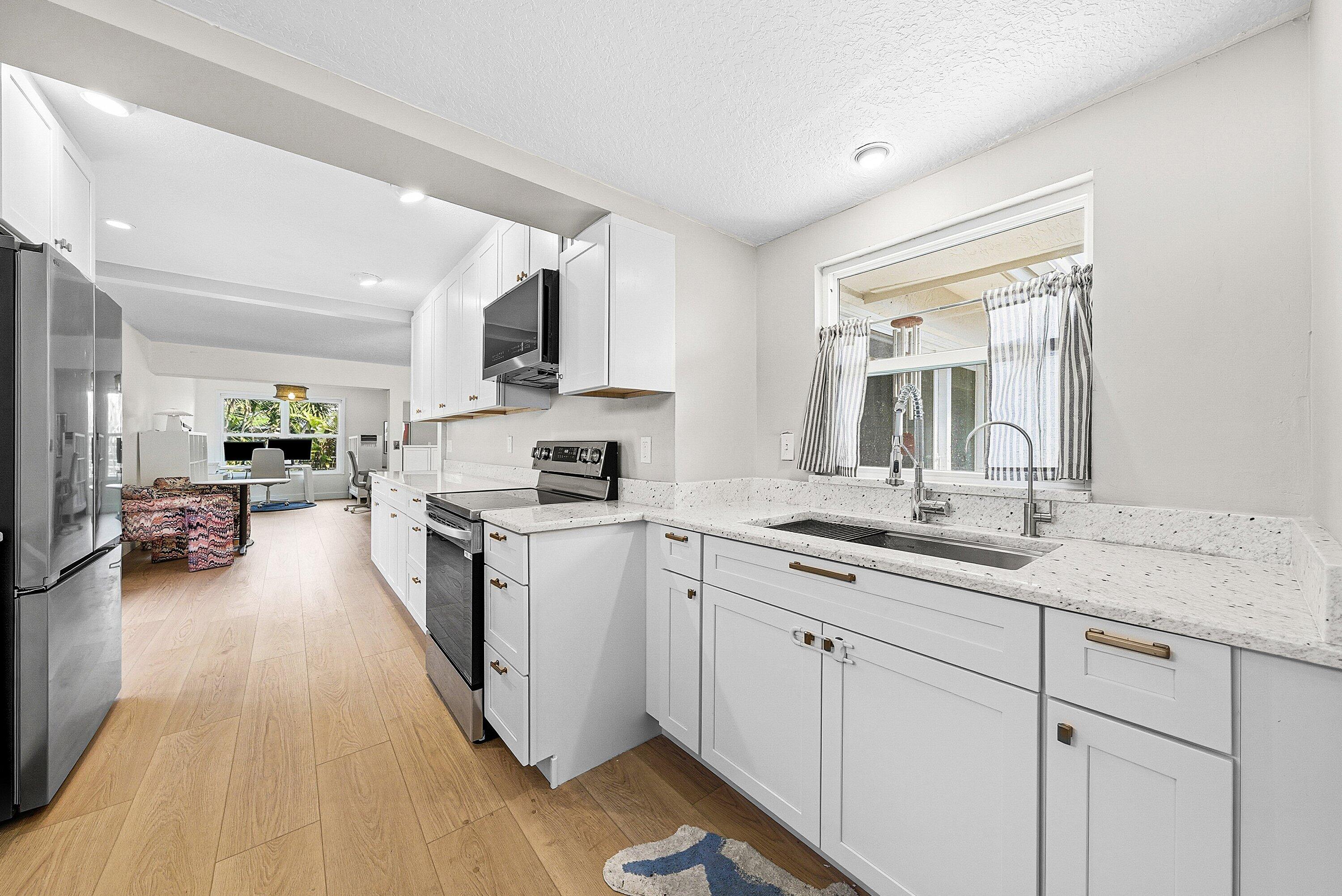 435 NE 35th Street