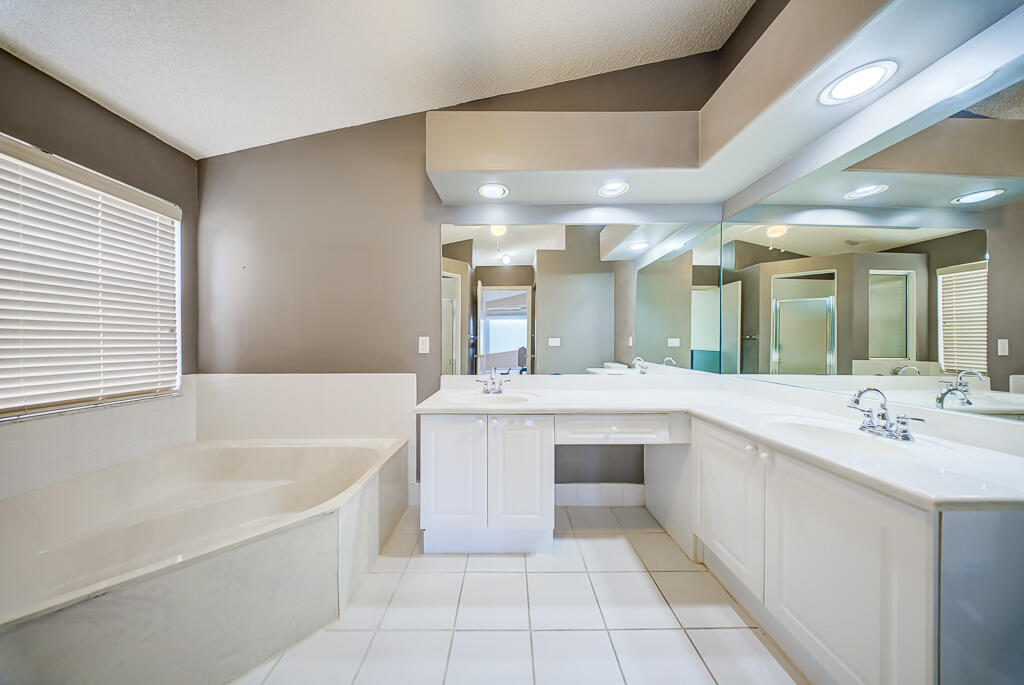 5540 Muirfield Village Circle