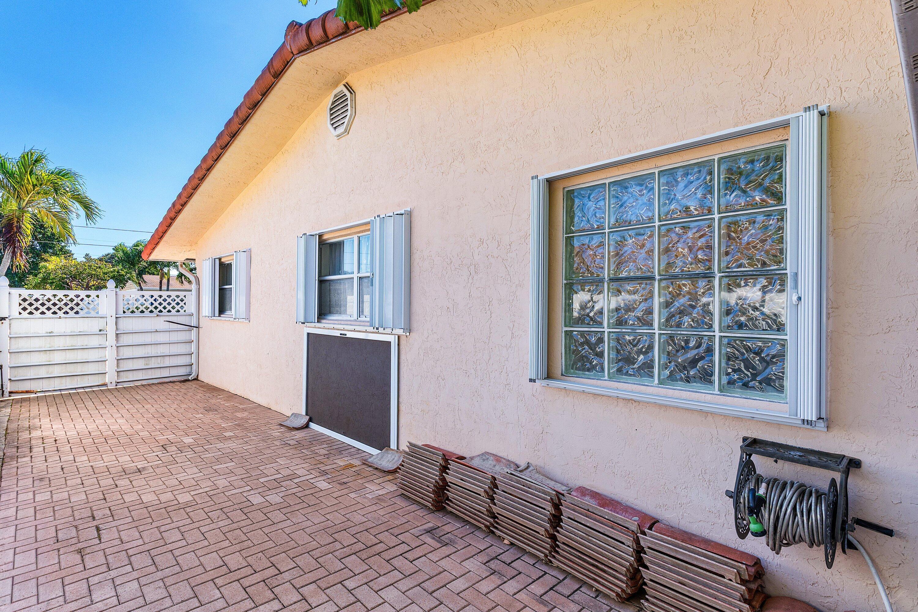 451 NE 25th Terrace