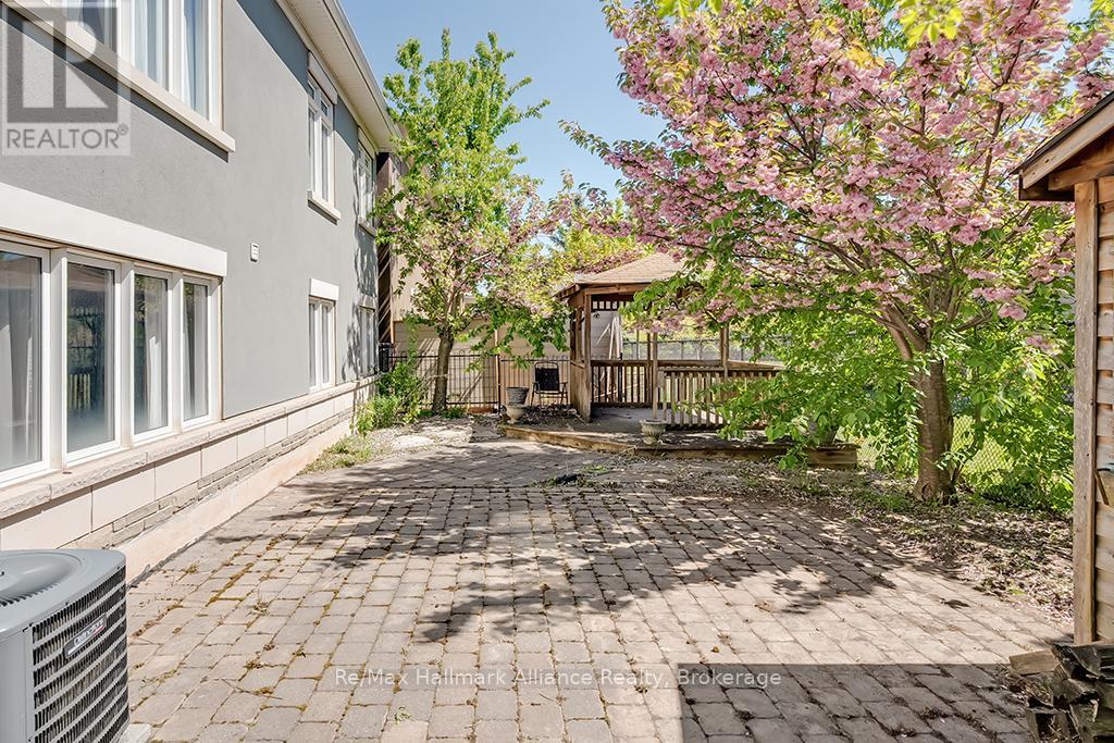 2240 BLACKBIRD COURT