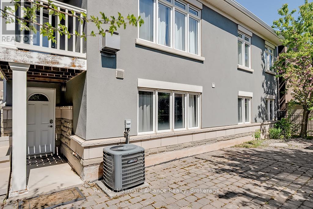 2240 BLACKBIRD COURT