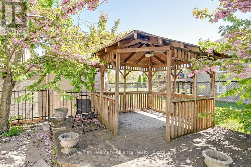 2240 BLACKBIRD COURT