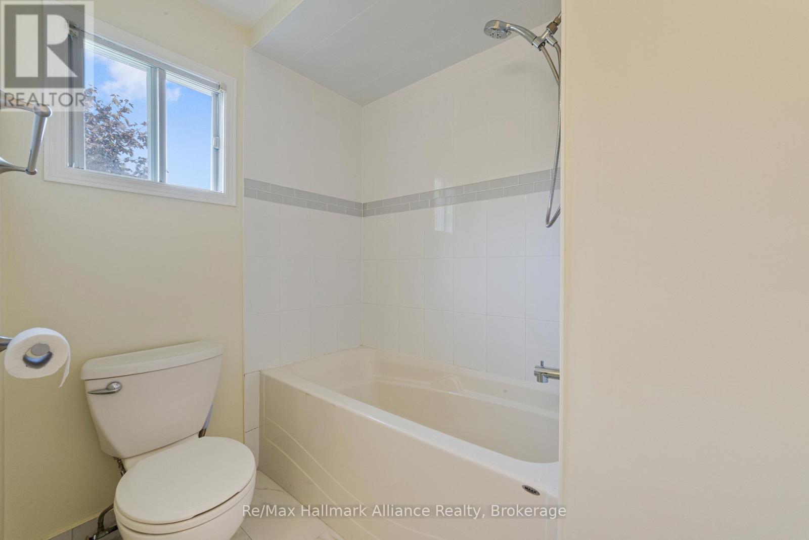 2051 GLENADA CRESCENT