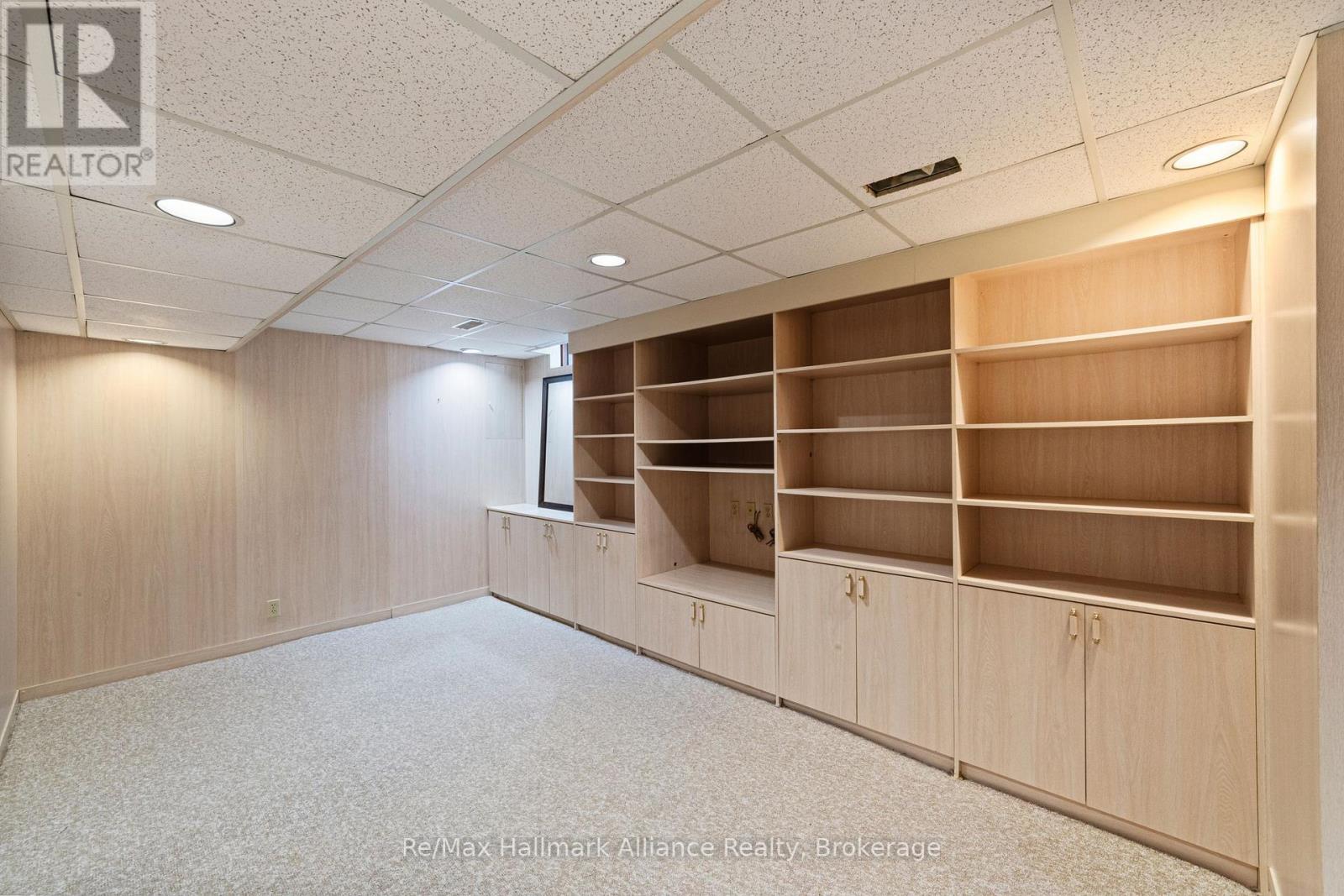 2051 GLENADA CRESCENT