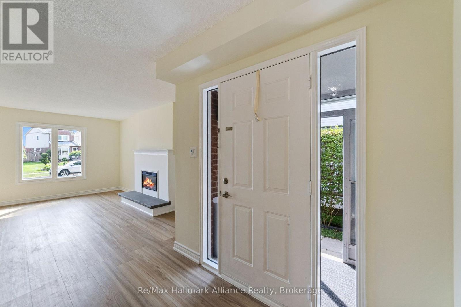 2051 GLENADA CRESCENT