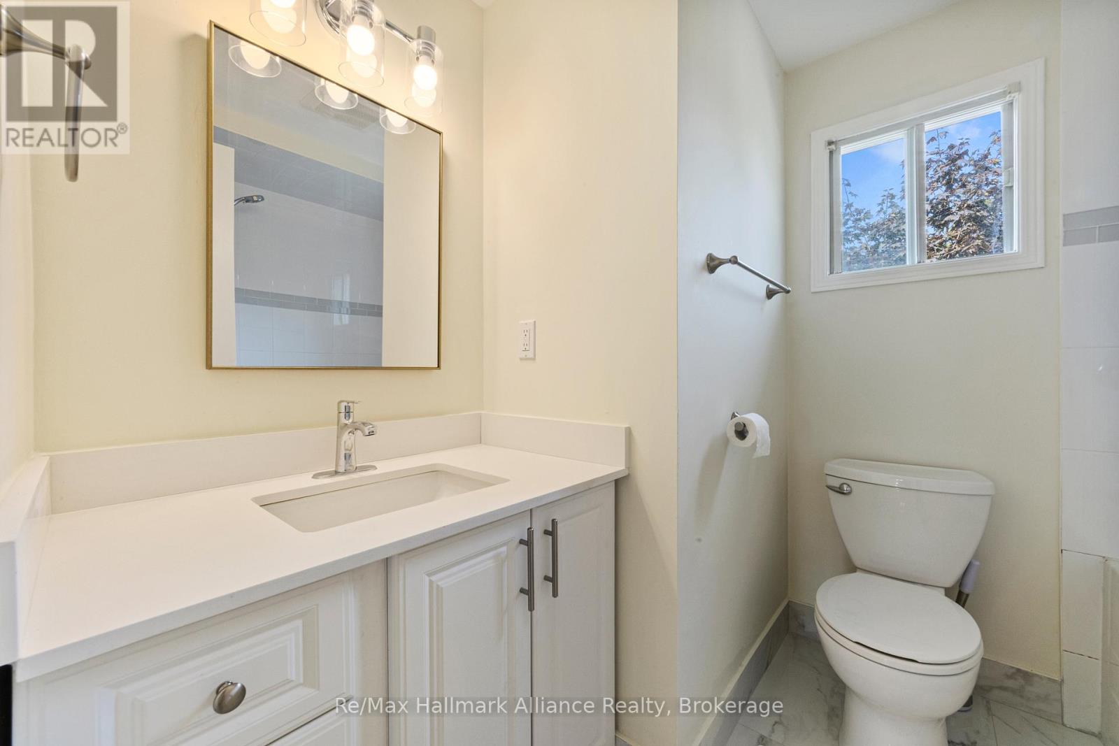 2051 GLENADA CRESCENT