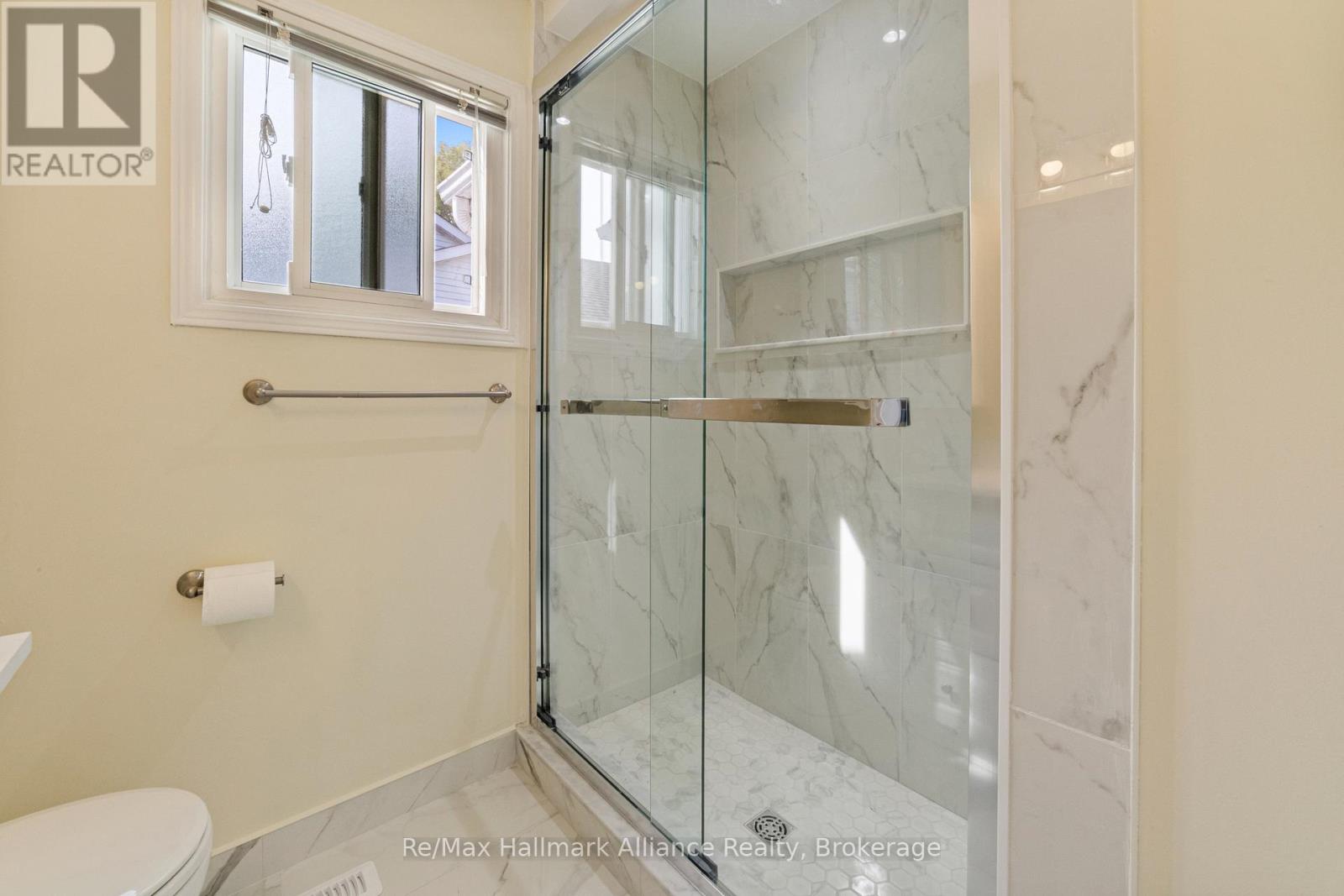 2051 GLENADA CRESCENT