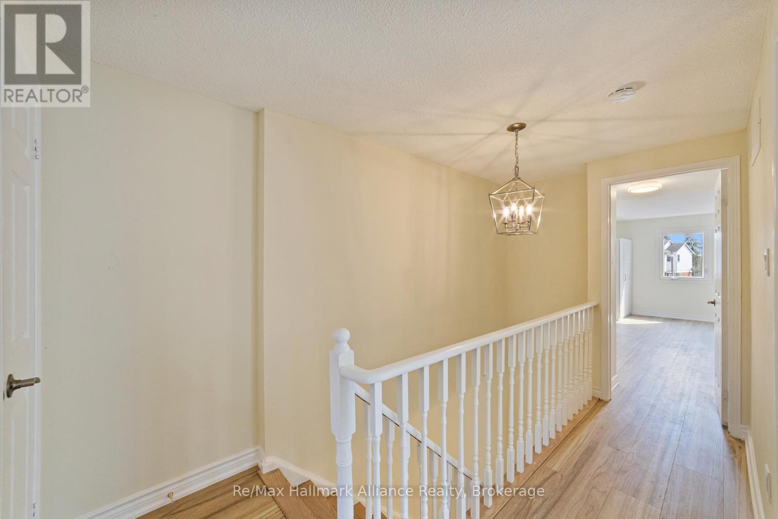 2051 GLENADA CRESCENT