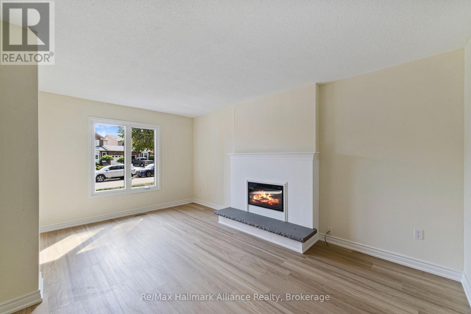 2051 GLENADA CRESCENT