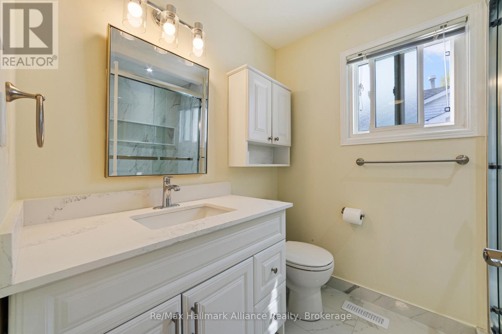 2051 GLENADA CRESCENT