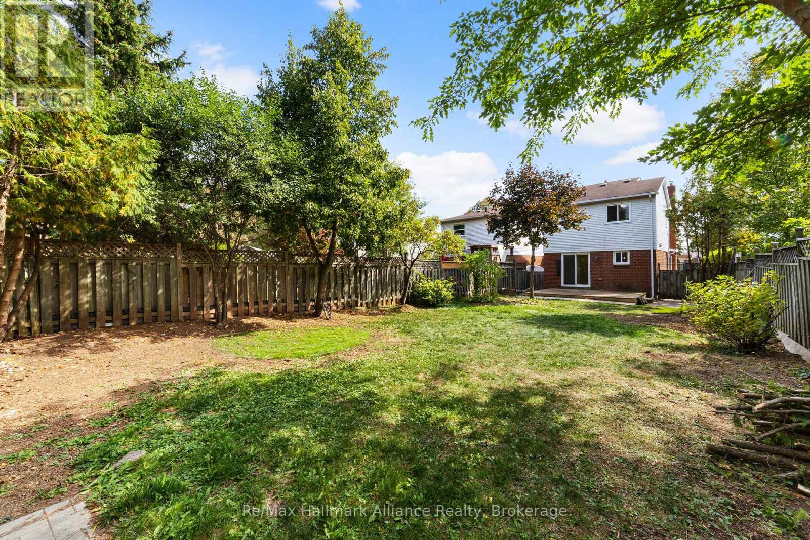 2051 GLENADA CRESCENT