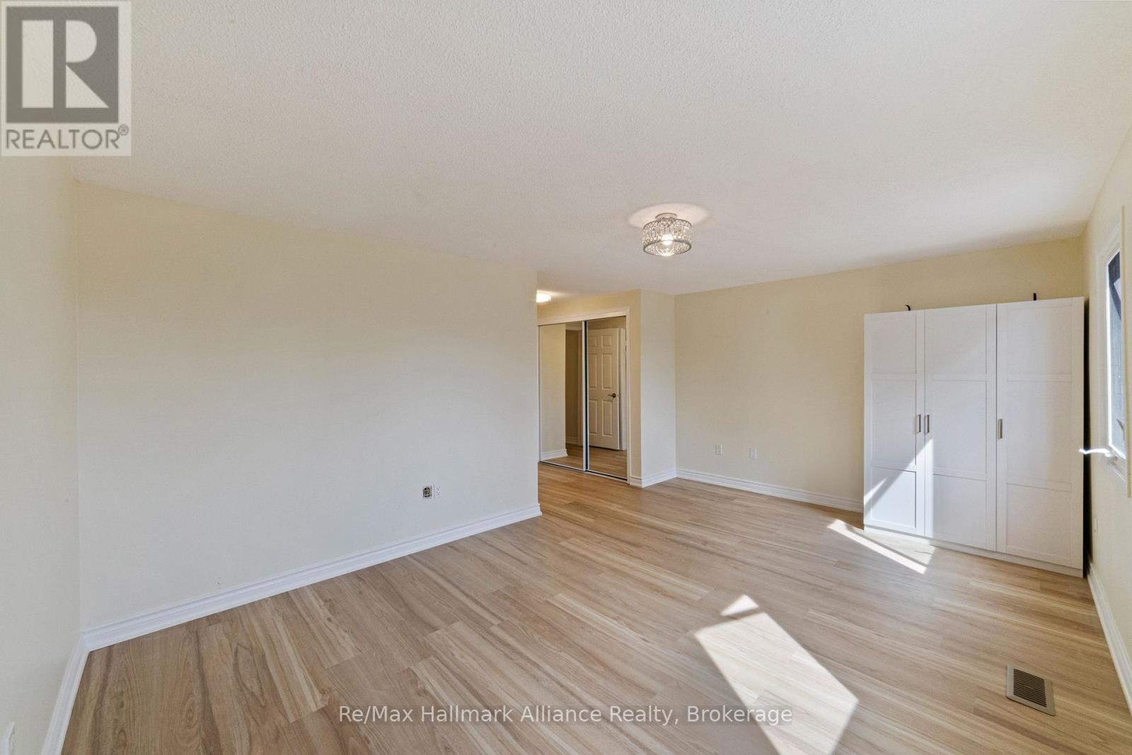 2051 GLENADA CRESCENT