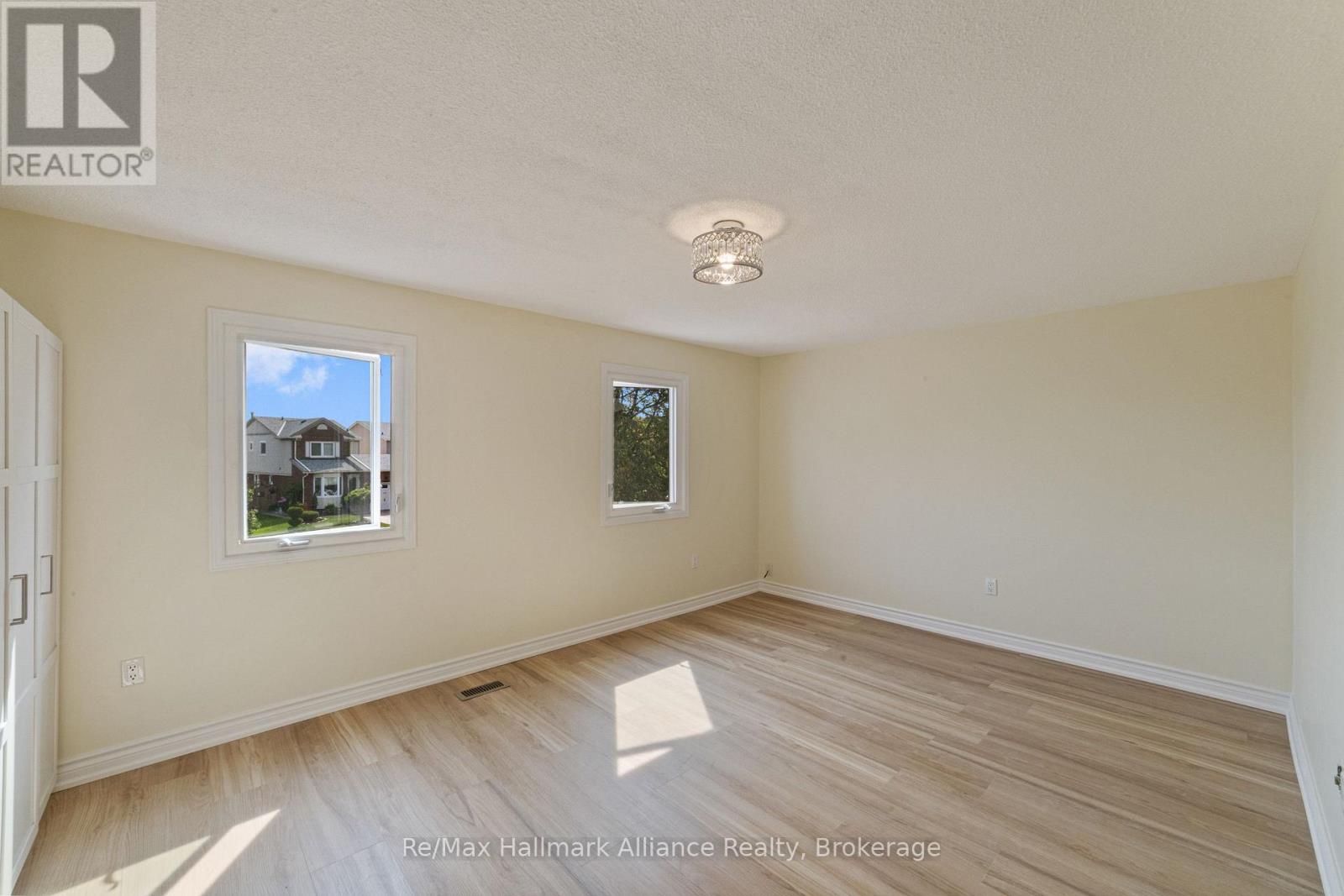 2051 GLENADA CRESCENT