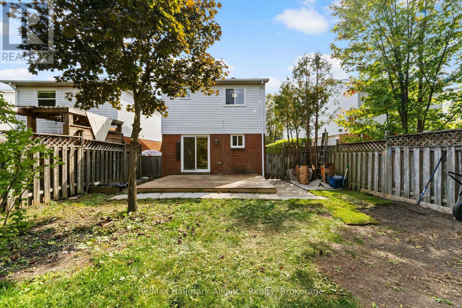 2051 GLENADA CRESCENT