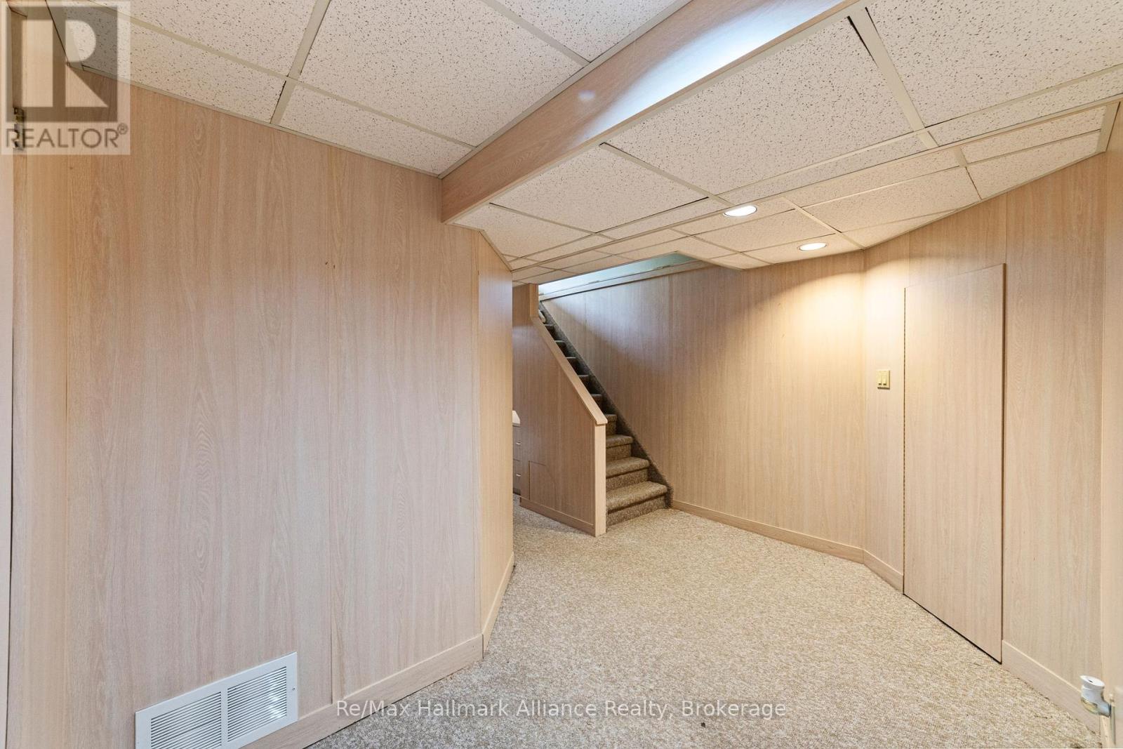 2051 GLENADA CRESCENT