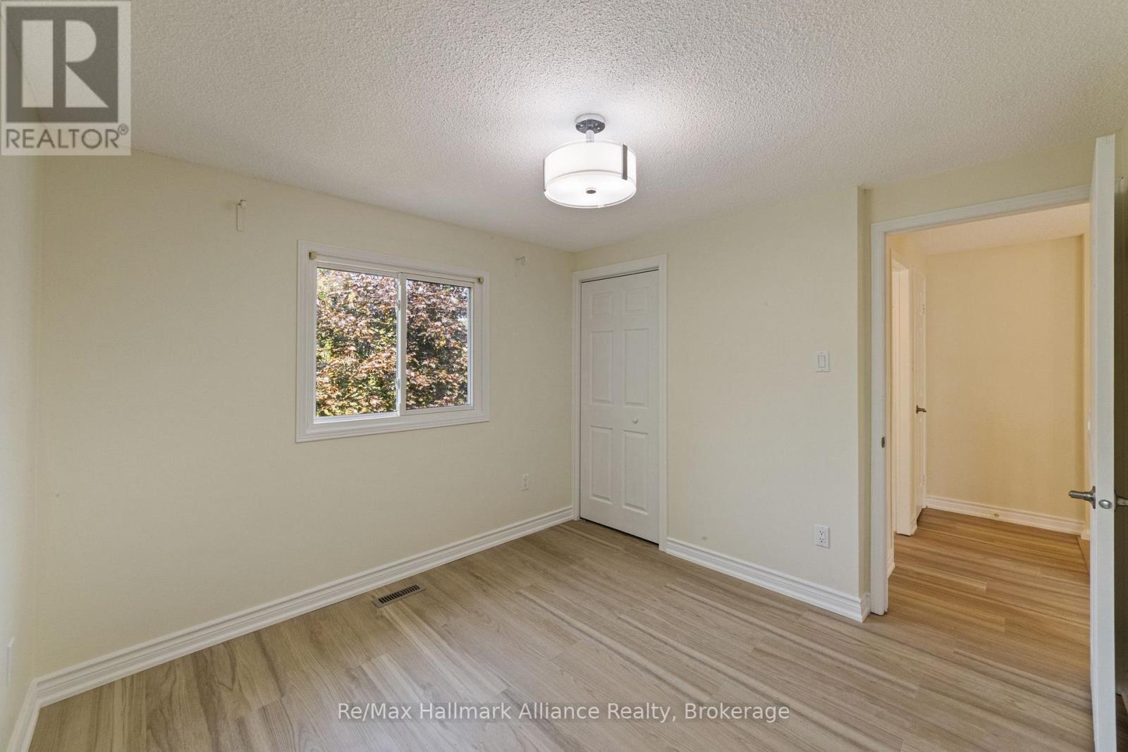 2051 GLENADA CRESCENT