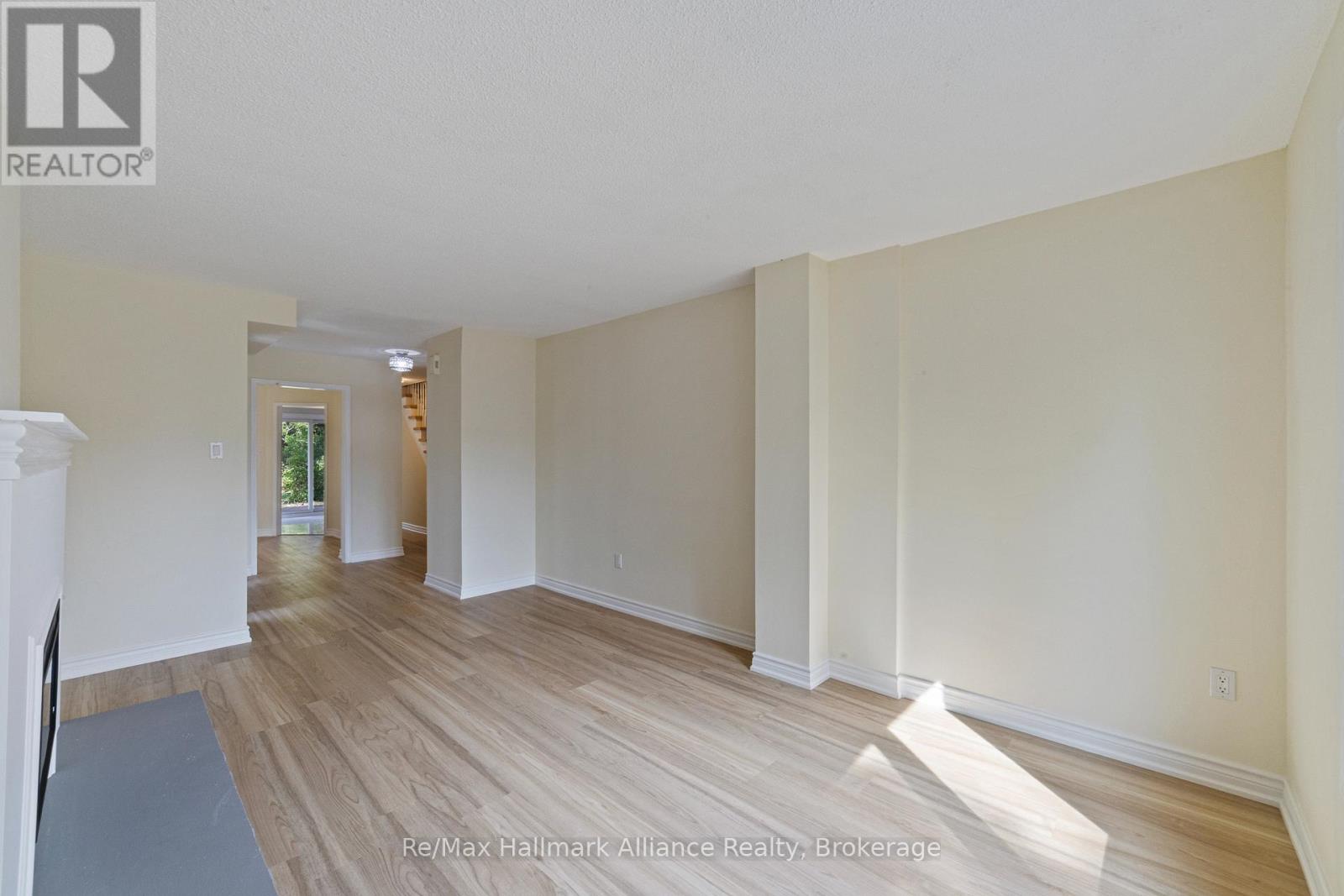 2051 GLENADA CRESCENT