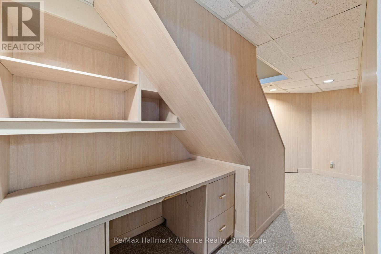 2051 GLENADA CRESCENT