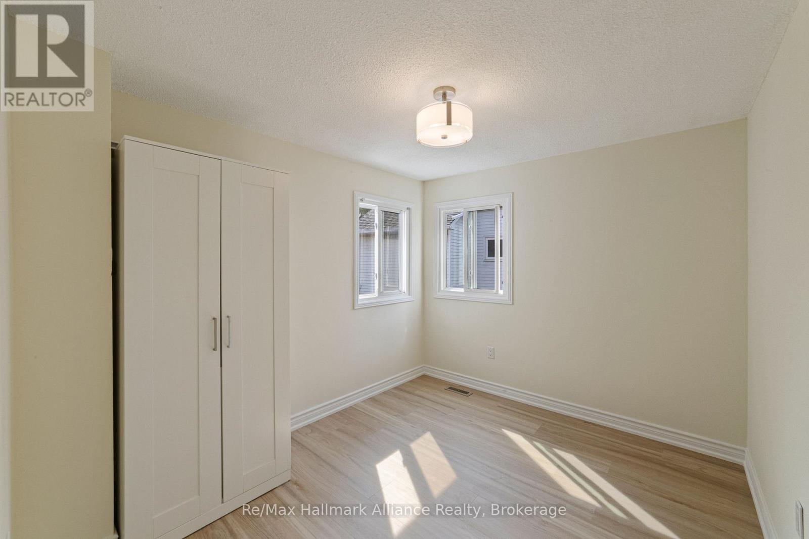 2051 GLENADA CRESCENT