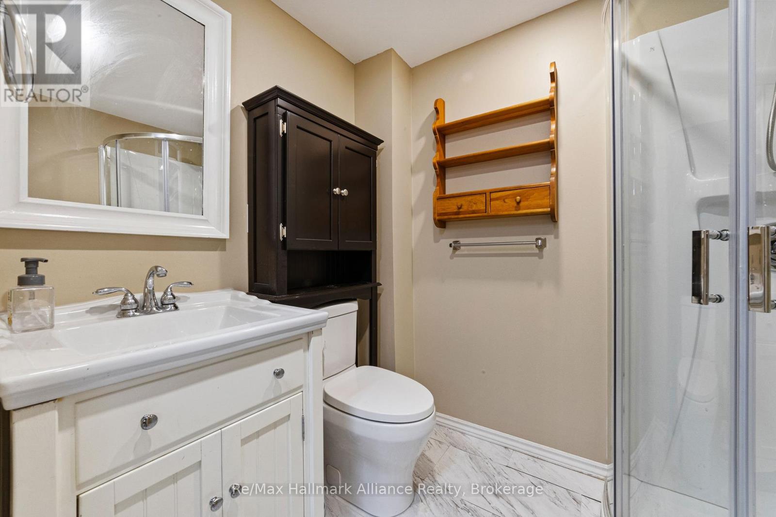 2051 GLENADA CRESCENT