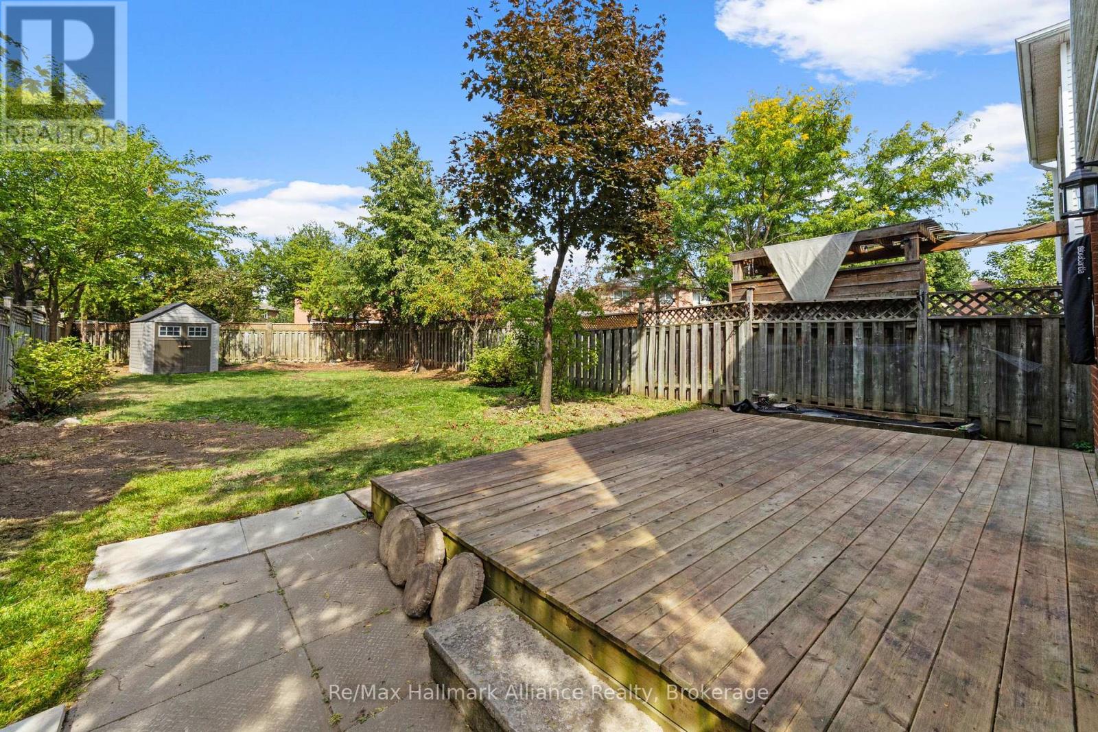 2051 GLENADA CRESCENT