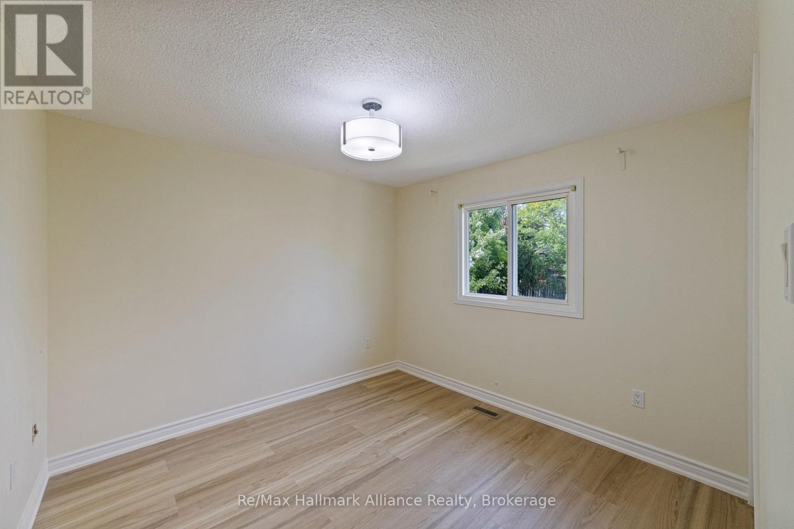 2051 GLENADA CRESCENT