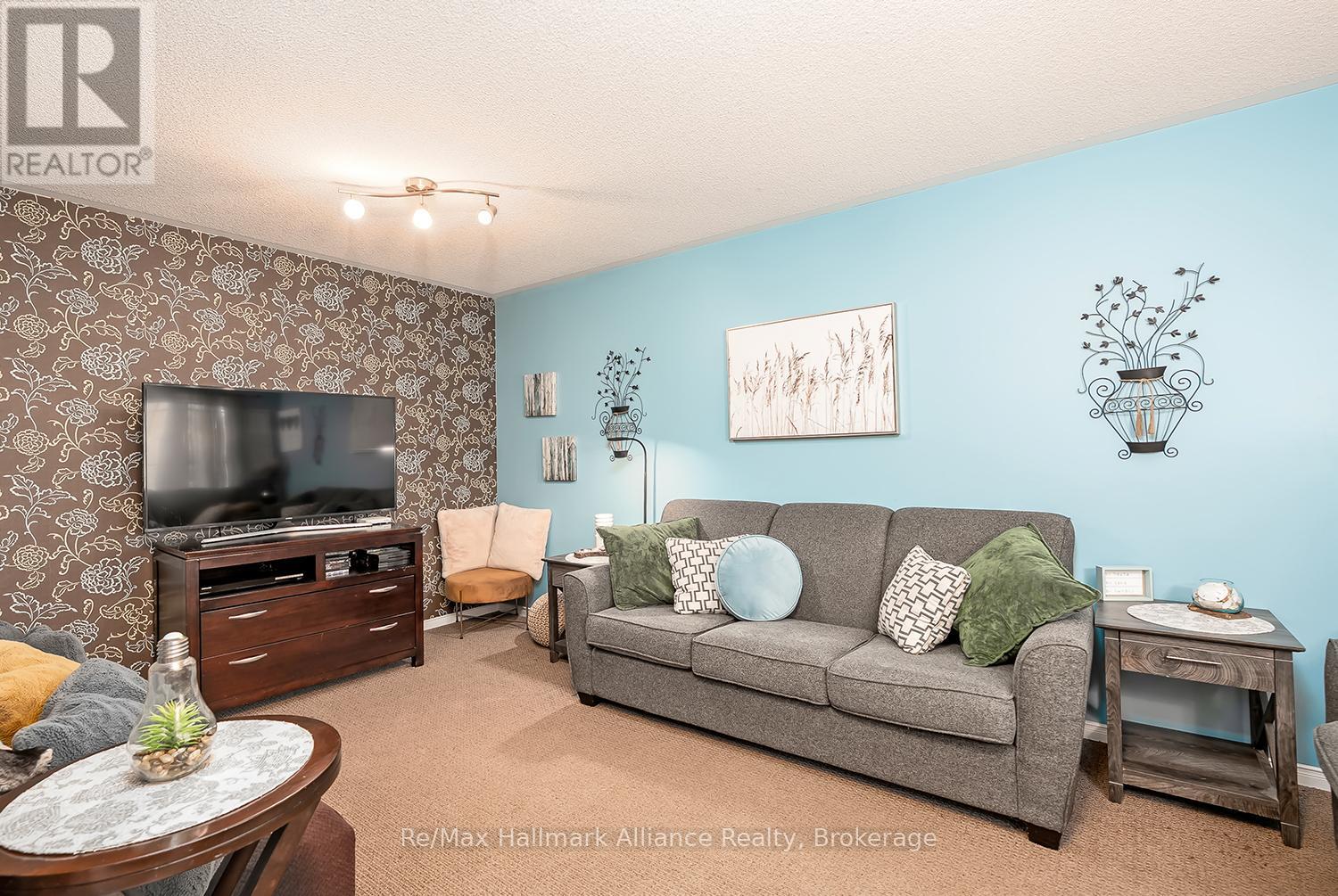 2411 EAST GATE CRESCENT