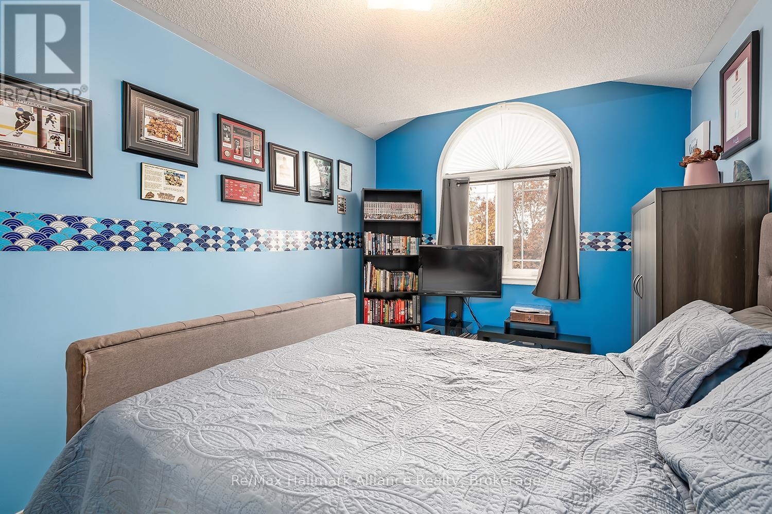 2411 EAST GATE CRESCENT