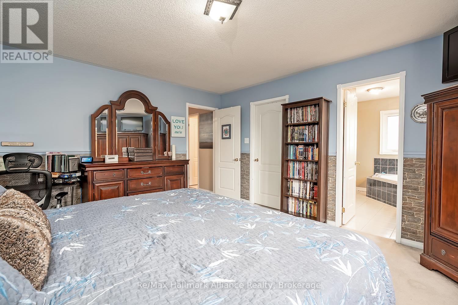 2411 EAST GATE CRESCENT