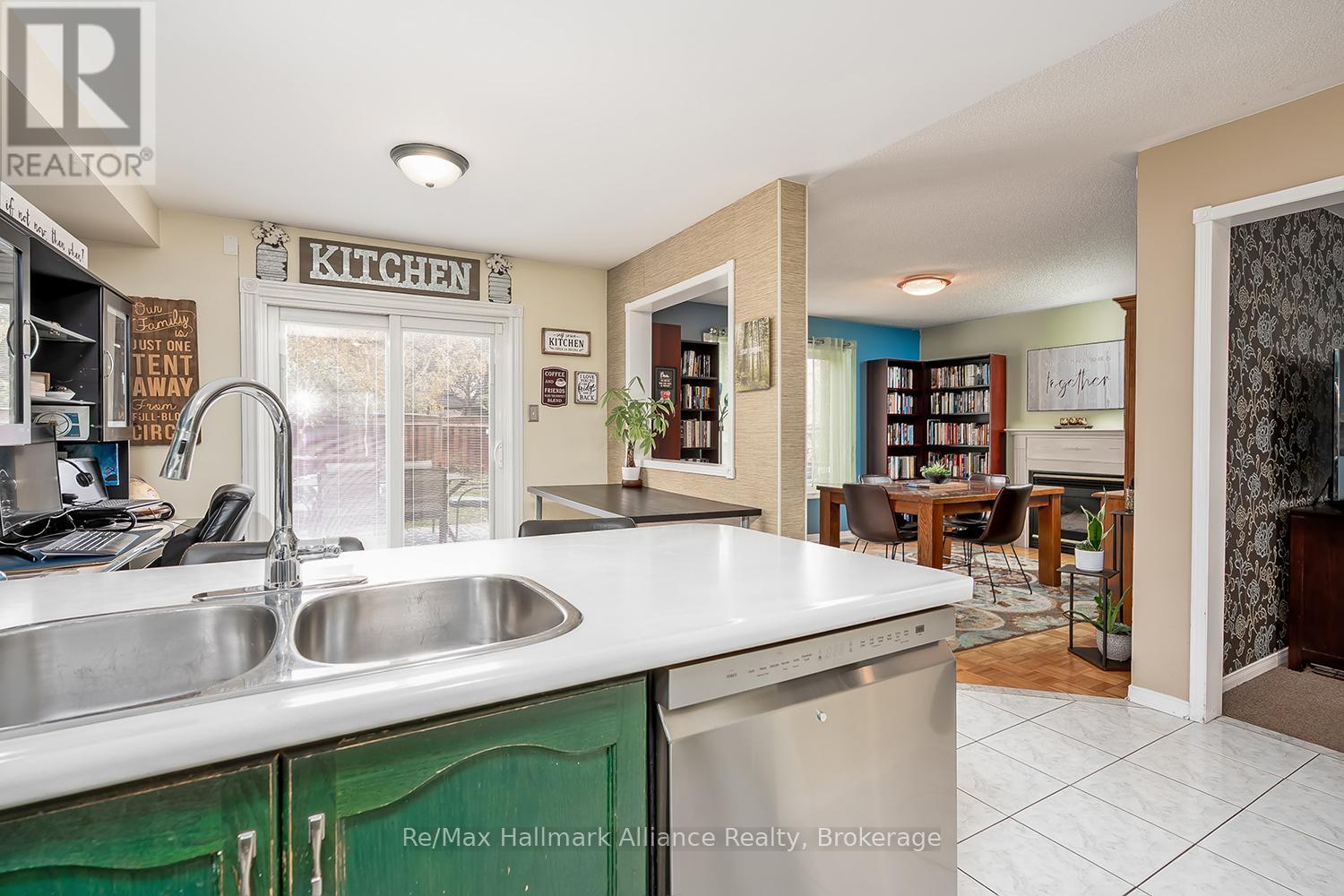 2411 EAST GATE CRESCENT