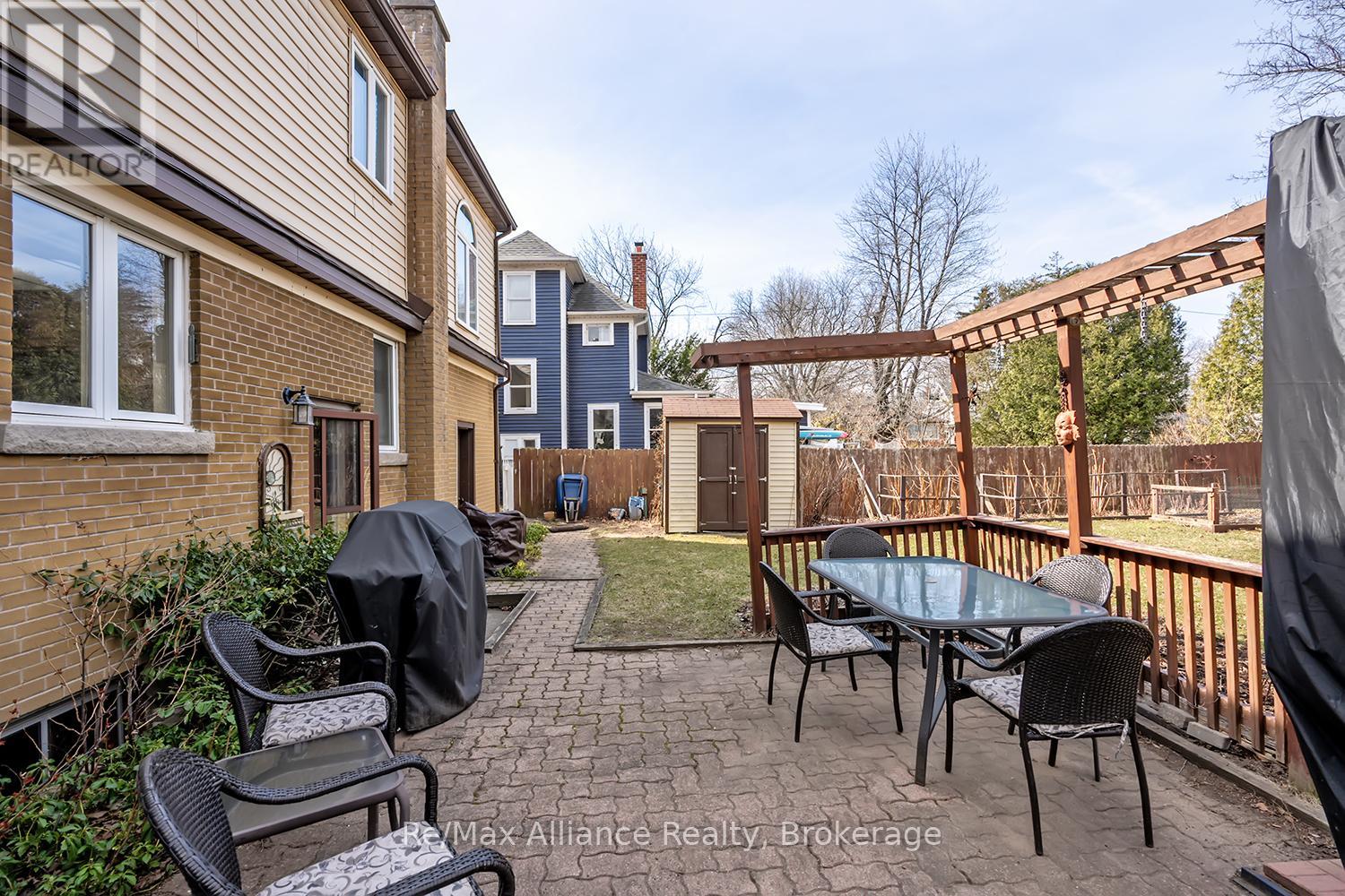 283 SPRUCE STREET