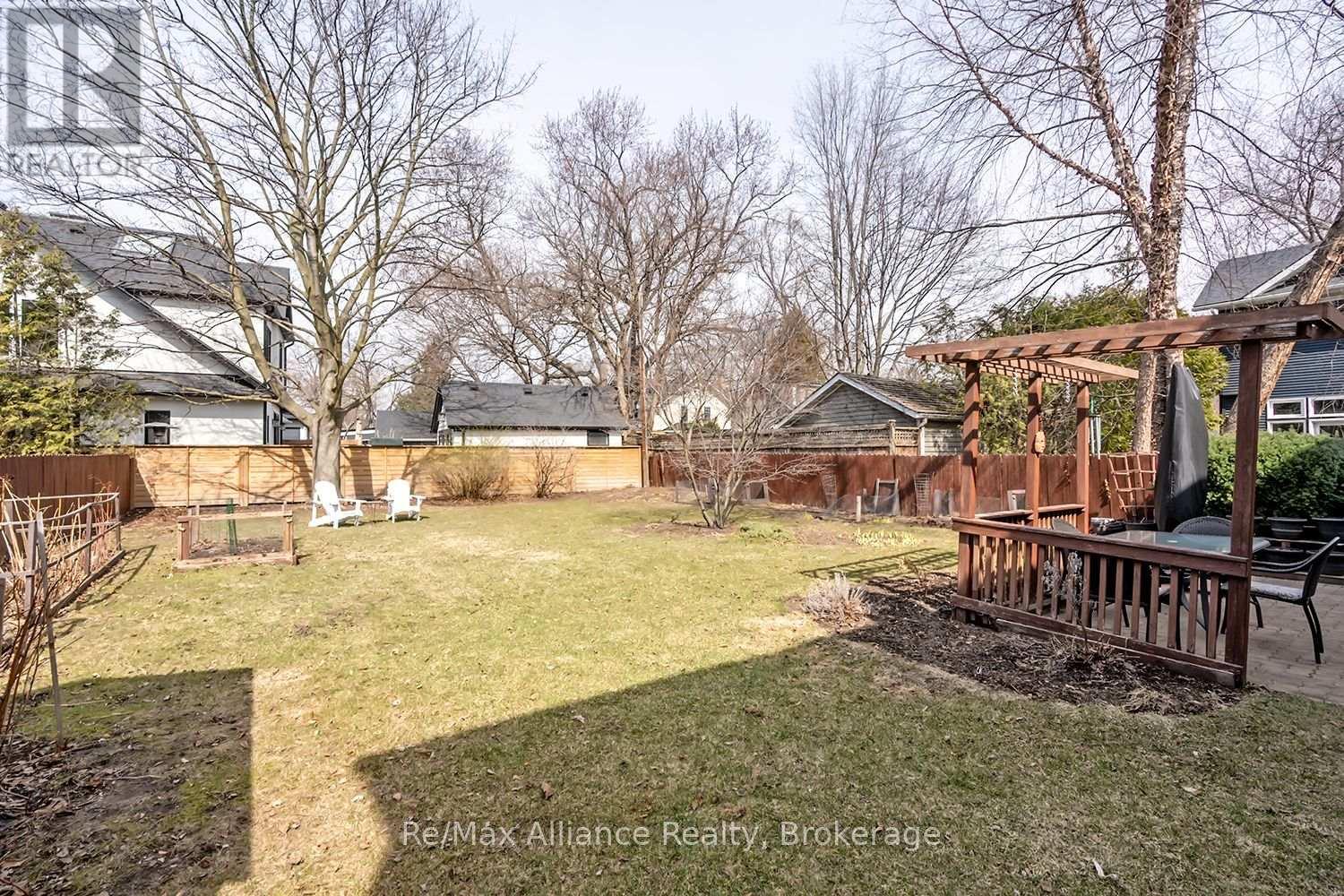 283 SPRUCE STREET