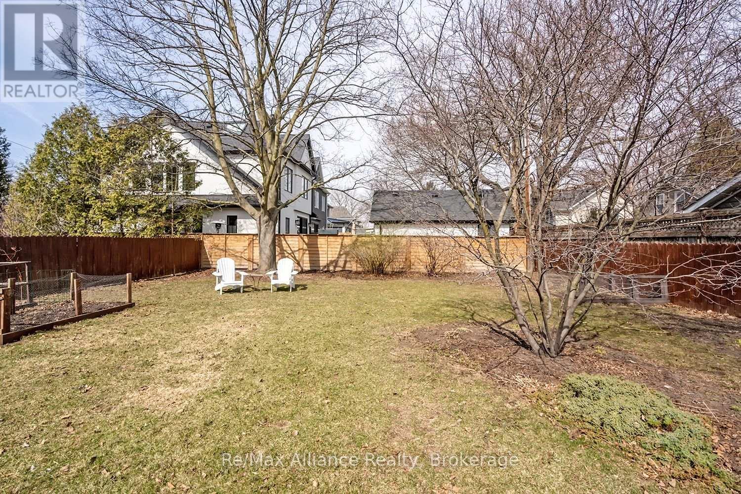283 SPRUCE STREET