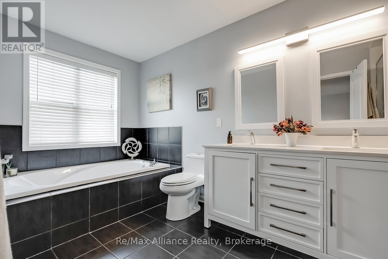 1246 ROBSON CRESCENT