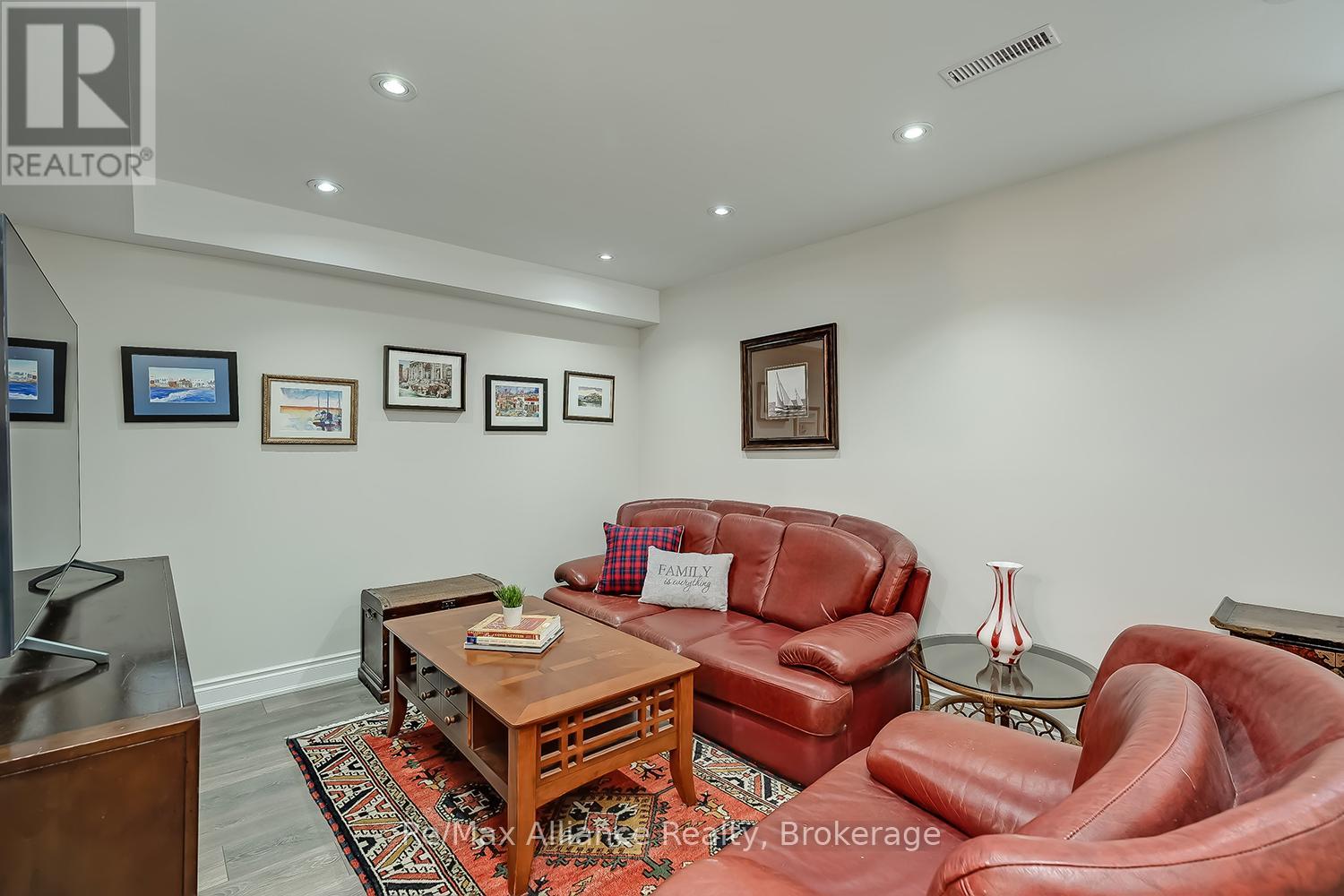 1246 ROBSON CRESCENT