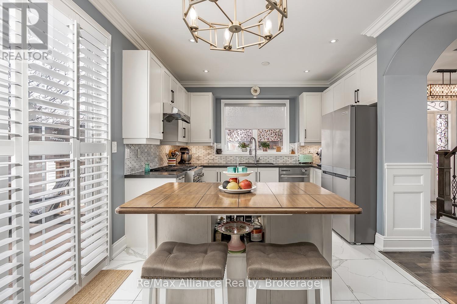 1246 ROBSON CRESCENT