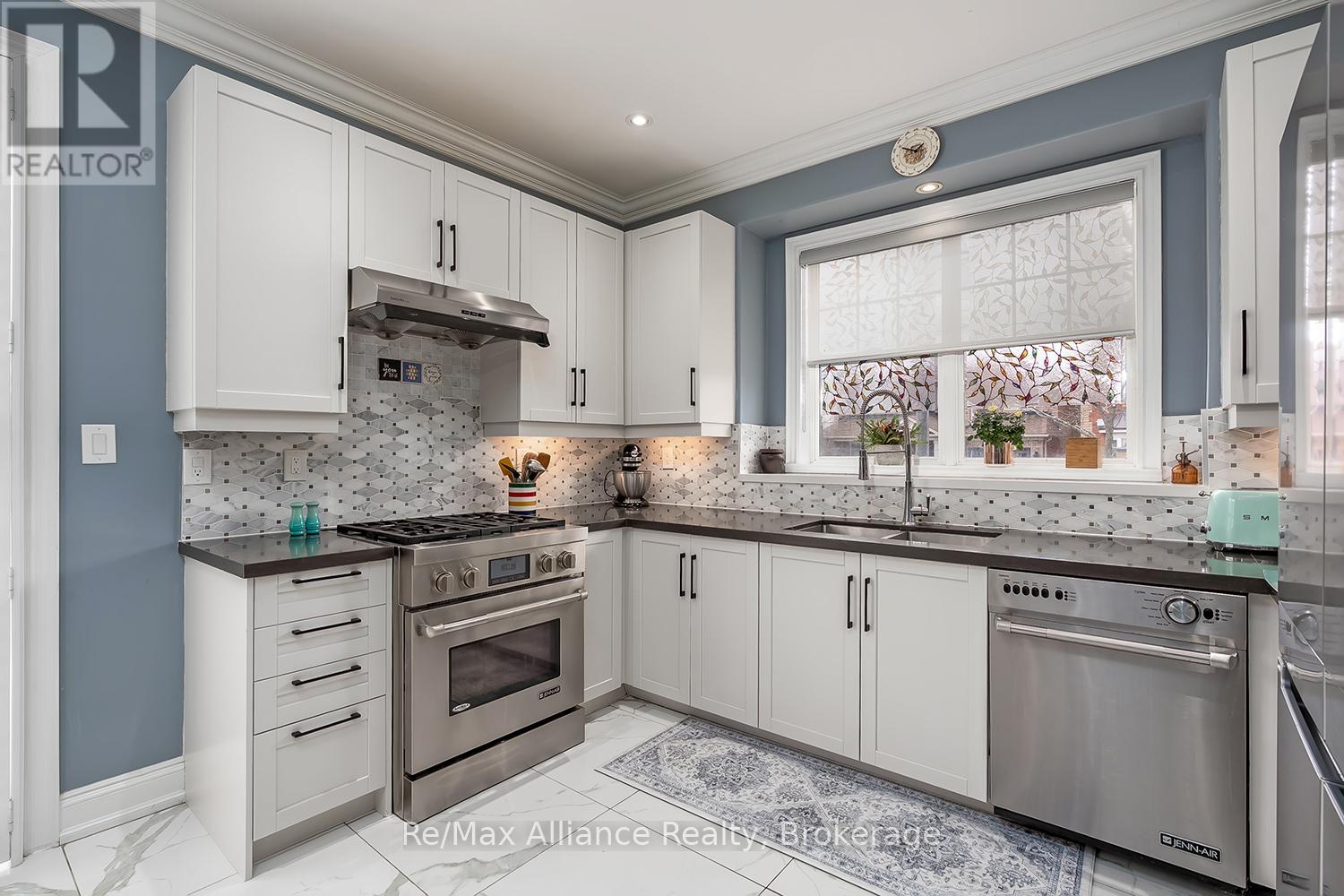1246 ROBSON CRESCENT