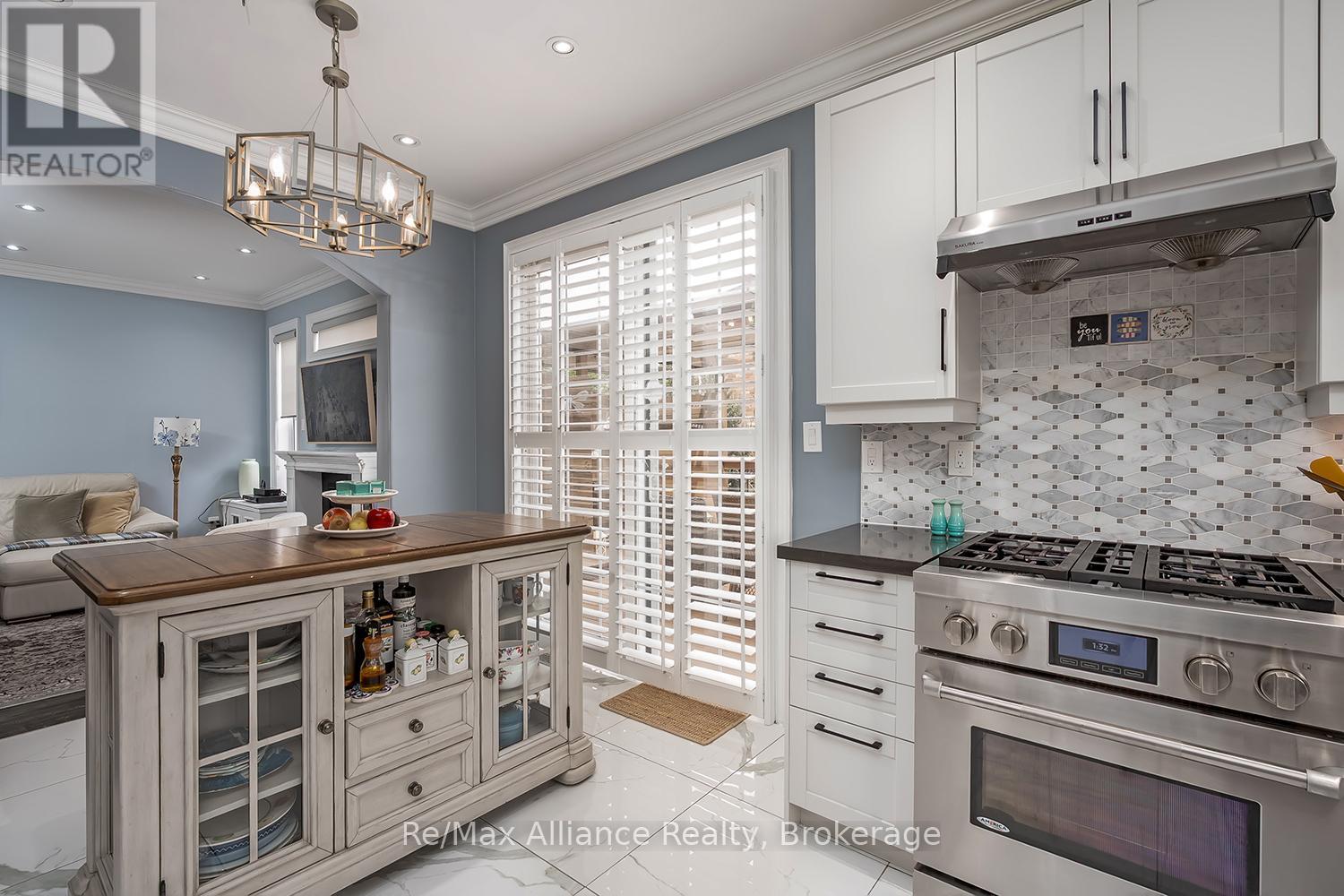 1246 ROBSON CRESCENT