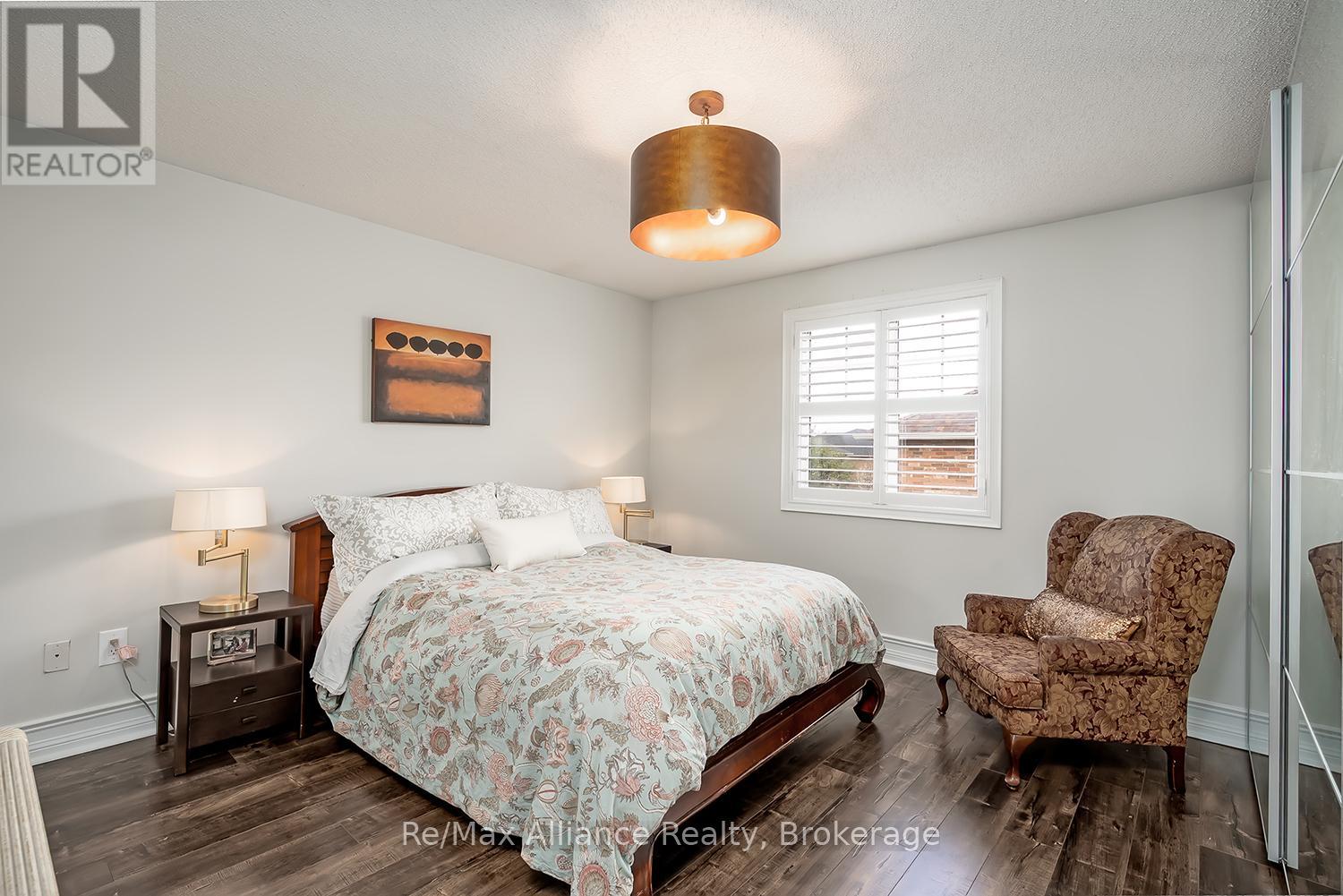 1246 ROBSON CRESCENT