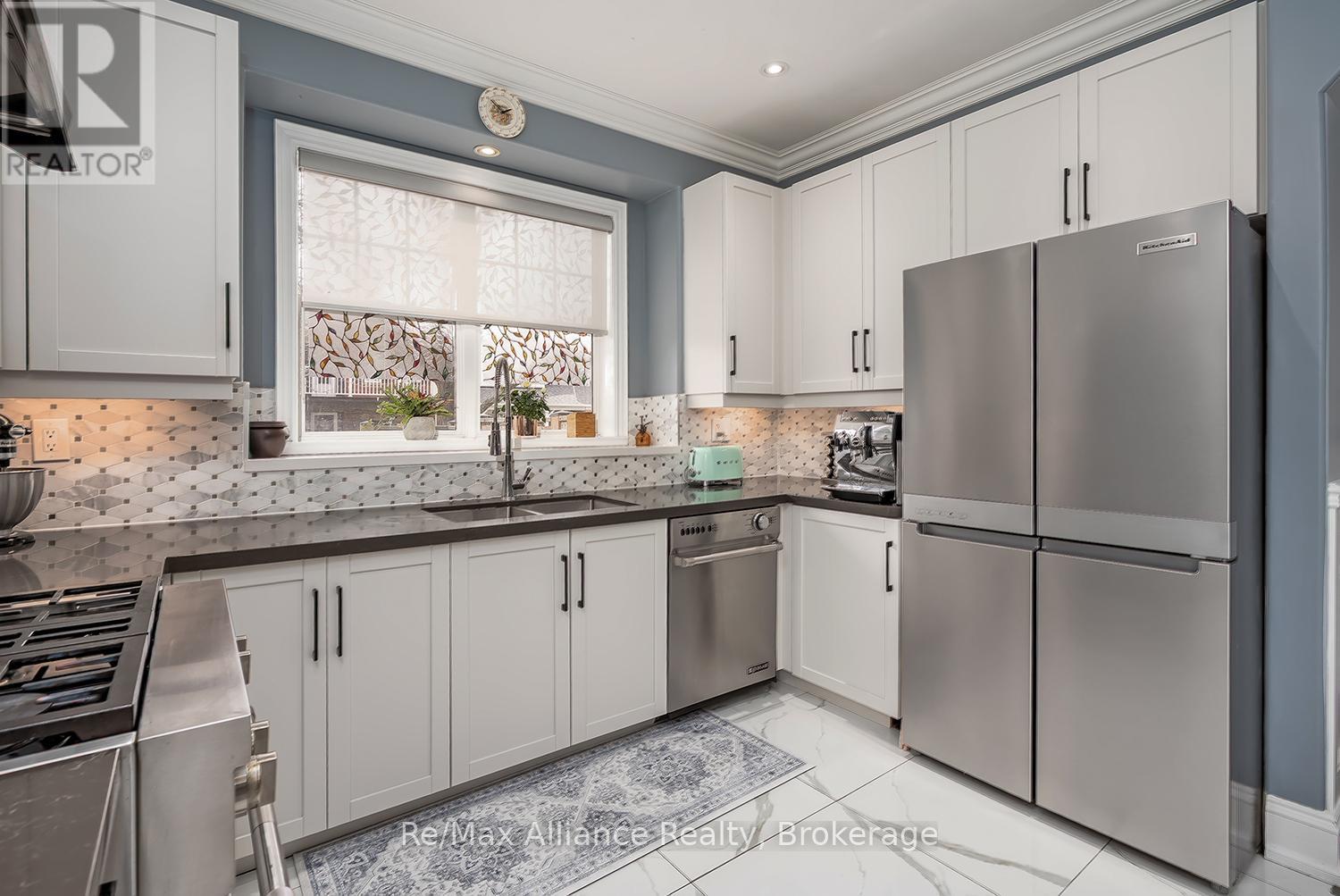 1246 ROBSON CRESCENT