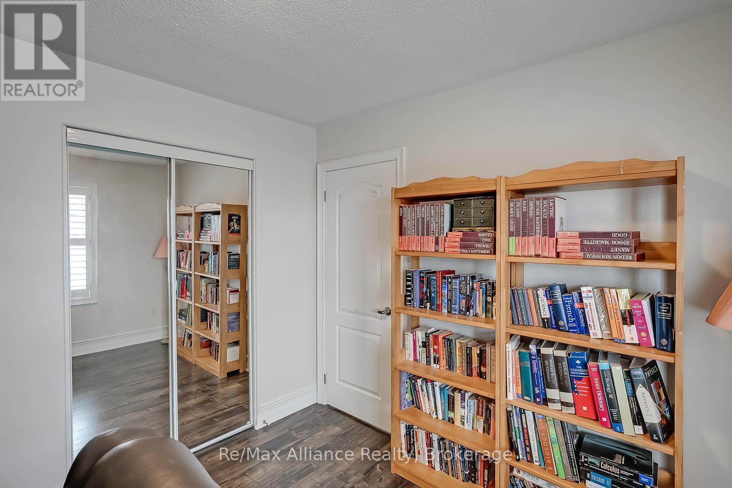 1246 ROBSON CRESCENT
