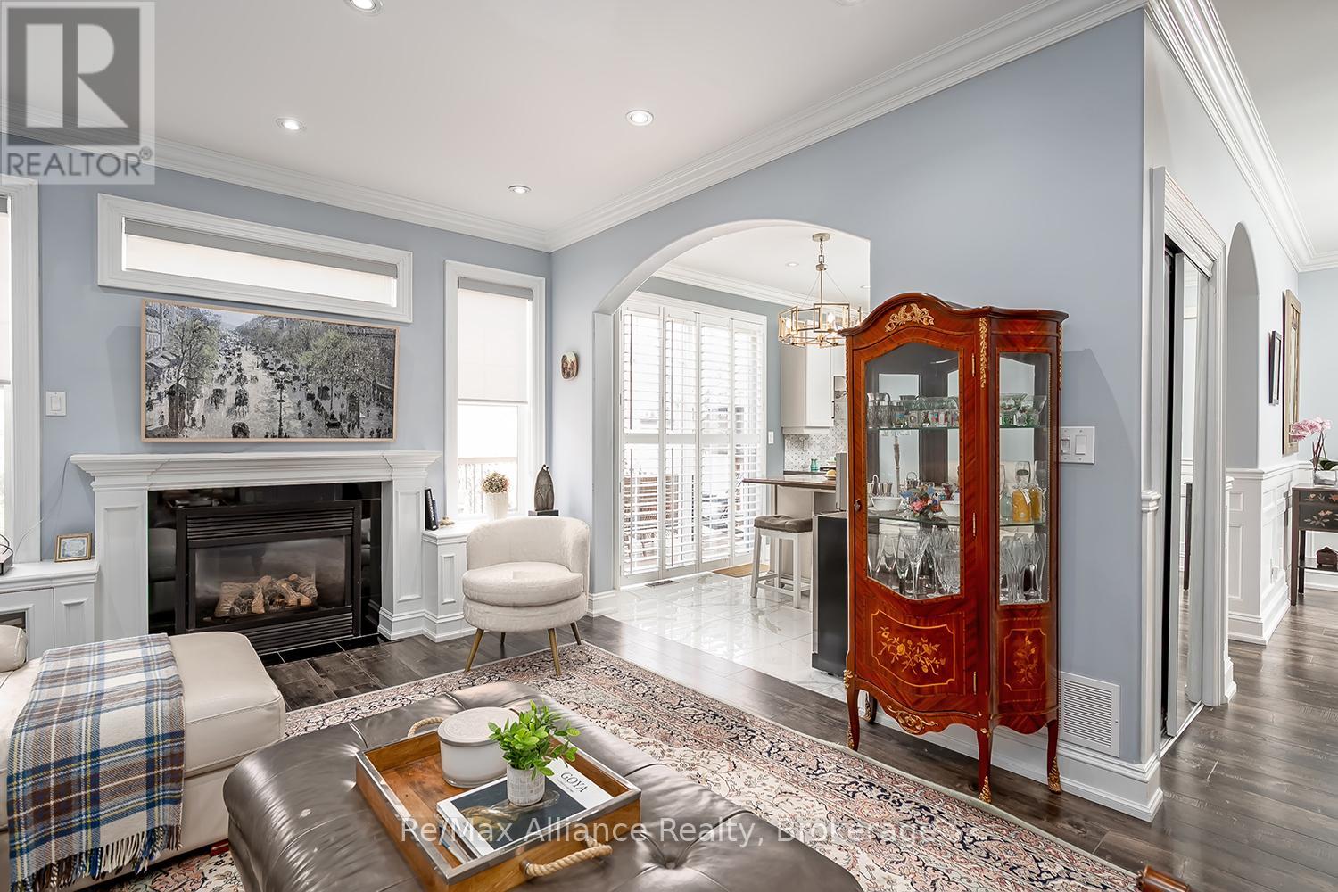 1246 ROBSON CRESCENT