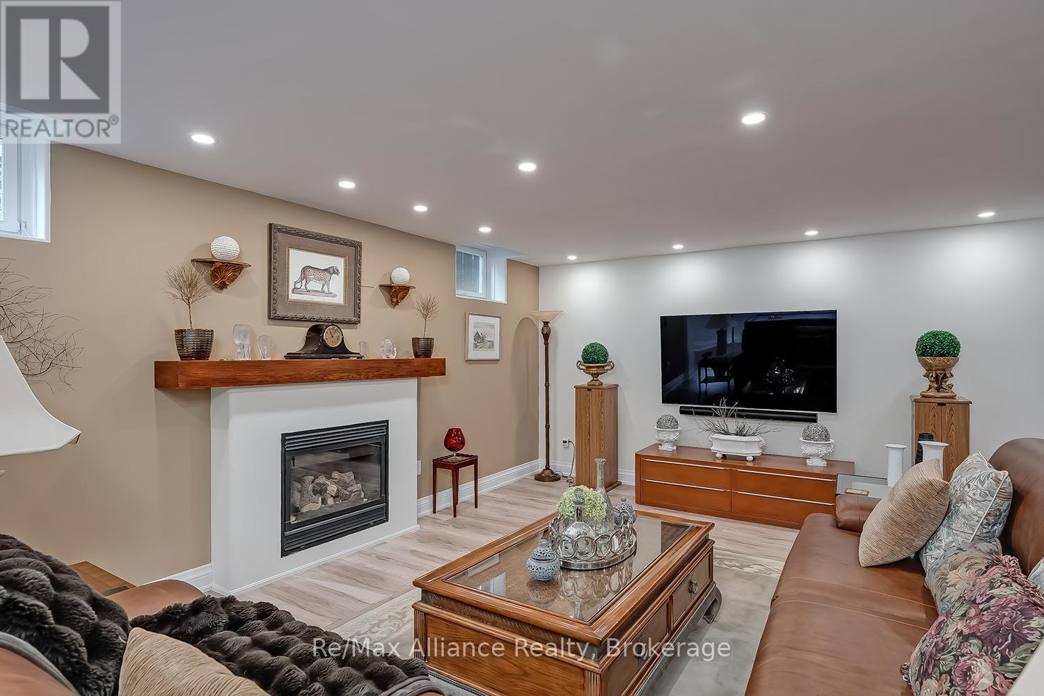 203 BURLOAK DRIVE